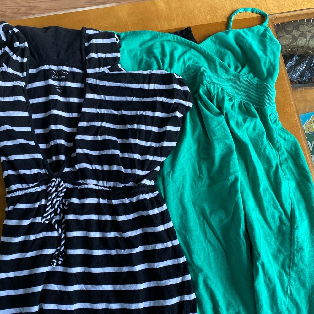 Swim cover ups and great beach bag! 💙